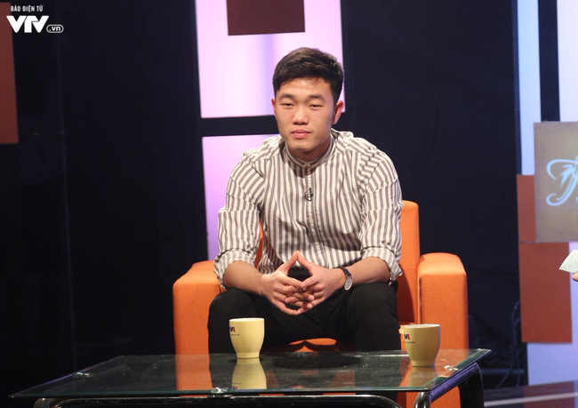 Lương Xuân Trường U23 đẹp như trai Hàn trên show tiếng Anh của VTV